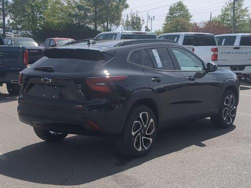 Mosaic Black Metallic 2026 Chevrolet Trax 2RS