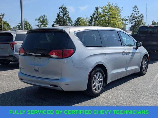 Silver Mist Clearcoat 2022 Chrysler Voyager LX