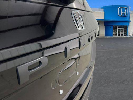2025 Honda Pilot Elite AWD