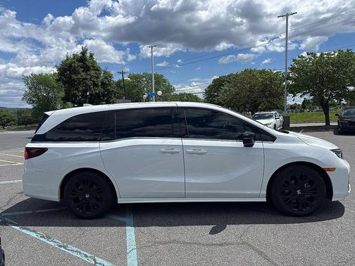 White 2025 Honda Odyssey Sport-L Auto