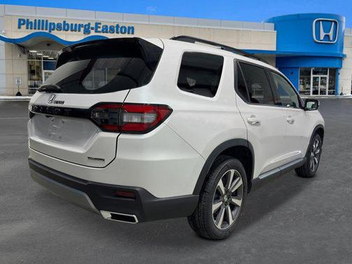 2025 Honda Pilot Touring 8-Passenger