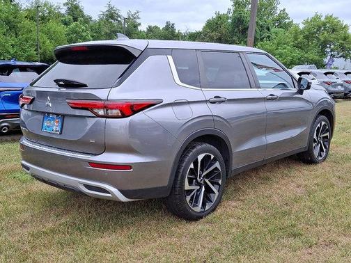 2022 Mitsubishi Outlander SE