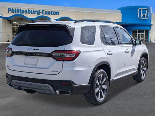 2025 Honda Pilot Touring 8-Passenger