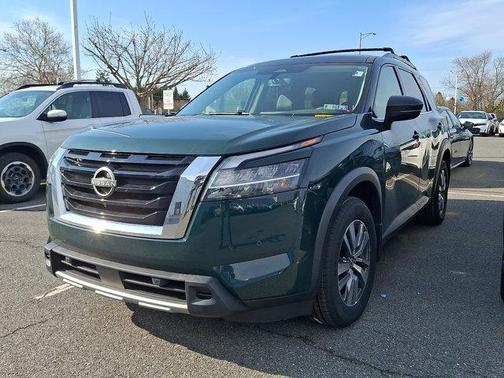 2023 Nissan Pathfinder SL 4WD