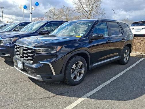 Crystal Black Pearl 2023 Honda Pilot EX-L 8 Passenger AWD