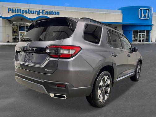 Modern Steel Metallic 2026 Honda Pilot Elite AWD