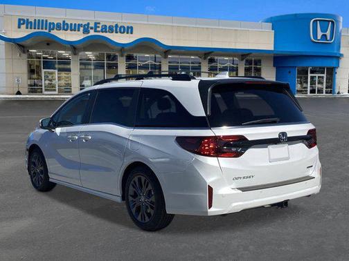 Platinum White Pearl 2026 Honda Odyssey Touring Auto