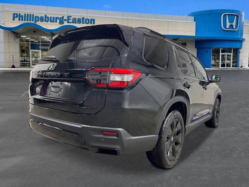 Crystal Black Pearl 2026 Honda Pilot Black Edition AWD