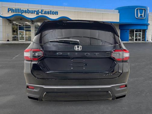 Crystal Black Pearl 2026 Honda Pilot Black Edition AWD