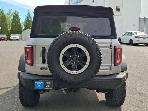 Iconic Silver Metallic 2022 Ford Bronco Badlands 4 Door Advanced 4x4
