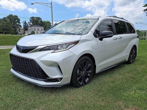 2023 Toyota Sienna XSE 7 Passenger