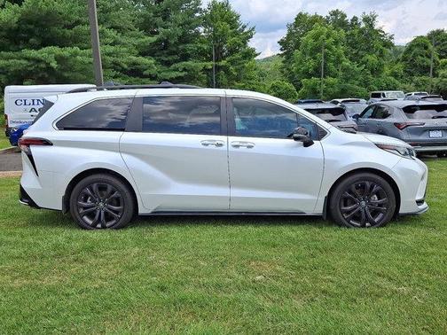 2023 Toyota Sienna XSE 7 Passenger