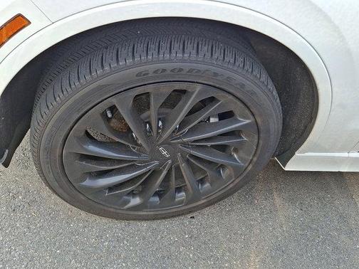 Pristine White Metallic Tri Coat 2025 Lincoln Aviator Reserve AWD