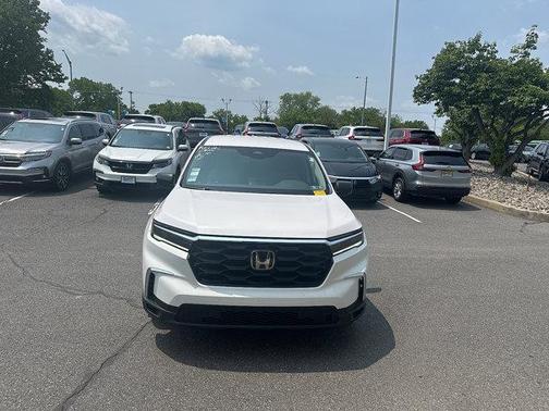 2023 Honda Pilot LX AWD