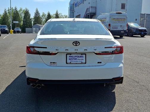 Ice Cap 040 2025 Toyota Camry SE