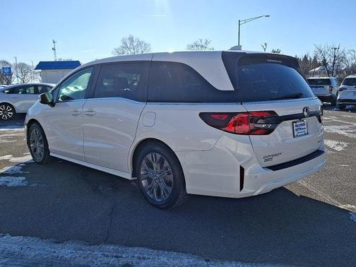 2025 Honda Odyssey Touring Auto