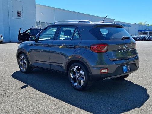 Ecotronic Gray 2024 Hyundai VENUE SEL IVT