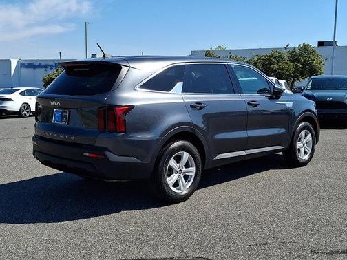 Gravity Grey 2022 Kia Sorento LX