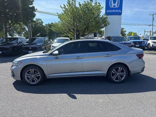 Silver 2023 Volkswagen Jetta 1.4T SE