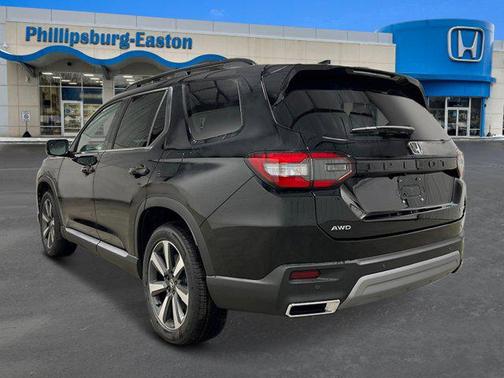 2025 Honda Pilot Touring 8-Passenger
