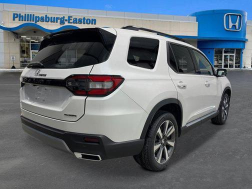 2025 Honda Pilot Touring 8-Passenger