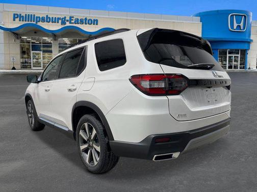 2025 Honda Pilot Touring 8-Passenger
