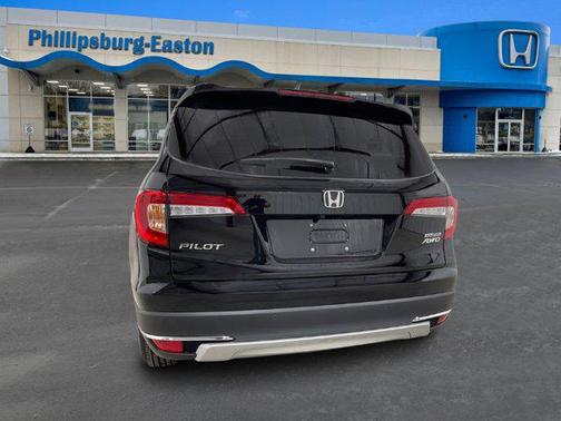 2022 Honda Pilot Touring 8-Passenger