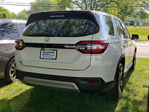 Platinum White Pearl   Wx 2023 Honda Pilot EX-L 8 Passenger AWD