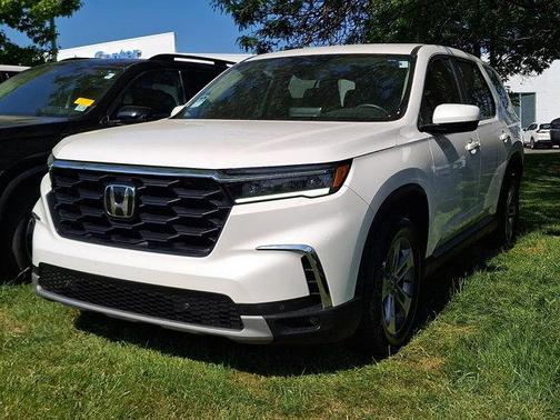 Platinum White Pearl Wx 2023 Honda Pilot EX-L 8 Passenger AWD