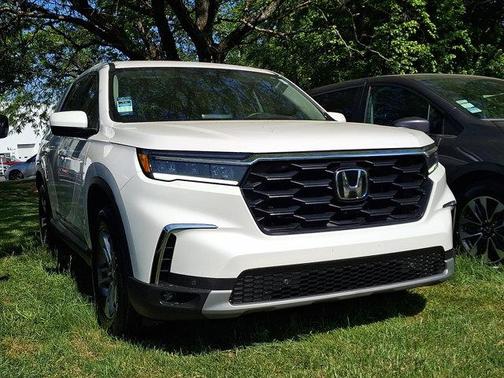 Platinum White Pearl Wx 2023 Honda Pilot EX-L 8 Passenger AWD