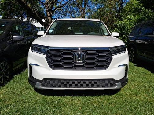 Platinum White Pearl   Wx 2023 Honda Pilot EX-L 8 Passenger AWD