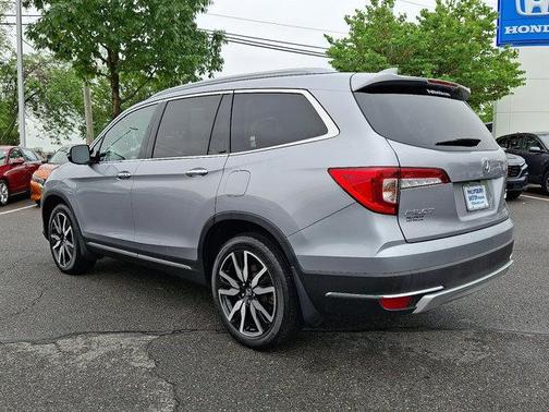 2022 Honda Pilot Touring 8-Passenger