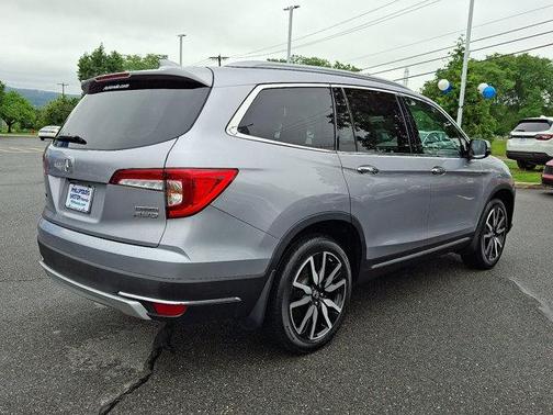 2022 Honda Pilot Touring 8-Passenger
