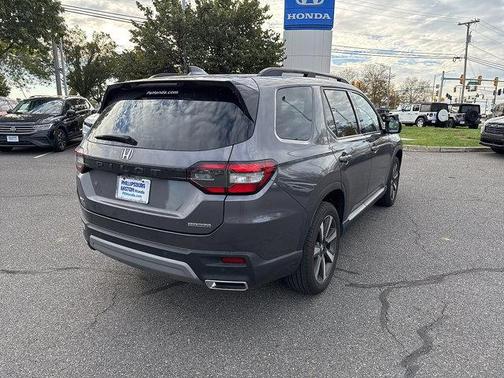 2024 Honda Pilot Touring 8-Passenger