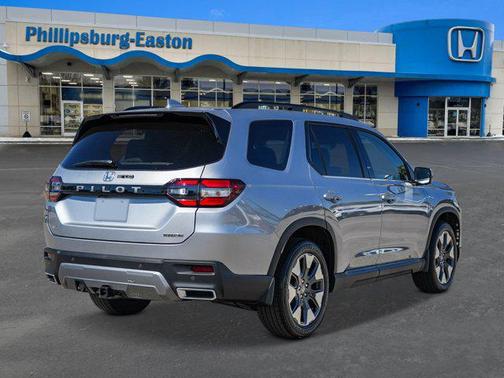 Solar Silver Metallic 2026 Honda Pilot Touring 8-Passenger