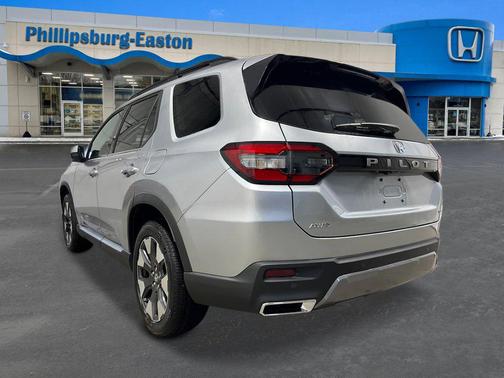 Solar Silver Metallic 2026 Honda Pilot Elite AWD