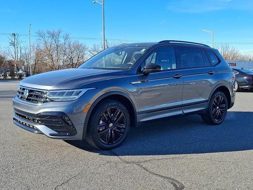 2022 Volkswagen Tiguan 2.0T SE R-Line Black 4MOTION