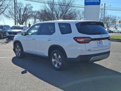 Platinum White Pearl   Wx 2024 Honda Pilot EX-L 7 Passenger AWD