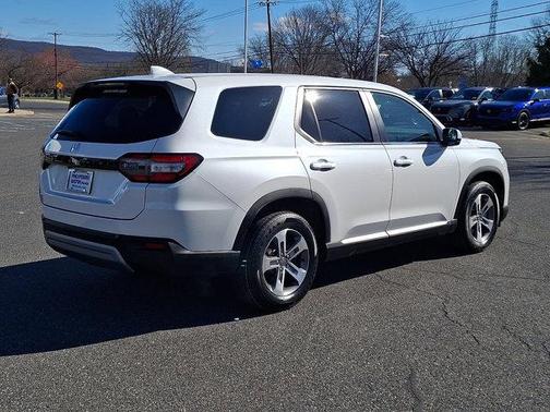 Platinum White Pearl   Wx 2024 Honda Pilot EX-L 7 Passenger AWD