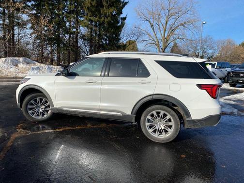 2025 Ford Explorer Platinum