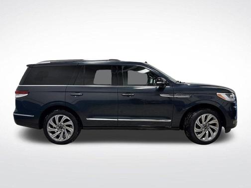 2024 Lincoln Navigator Premiere