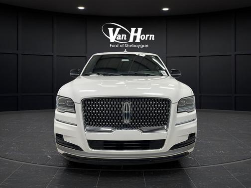 Pristine White Metallic Tri-Coat 2022 Lincoln Navigator L Reserve