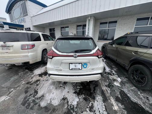 2023 Nissan Kicks SR