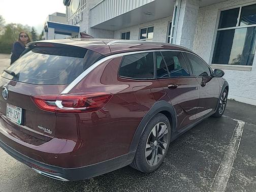 Rioja Red Metallic 2018 Buick Regal TourX Preferred