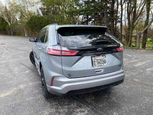 ICONIC SILVER 2024 Ford Edge SE