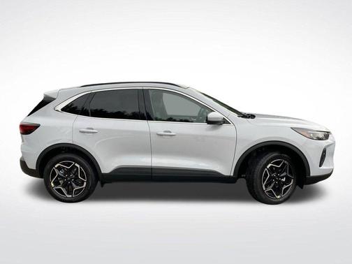 2026 Ford Escape Platinum