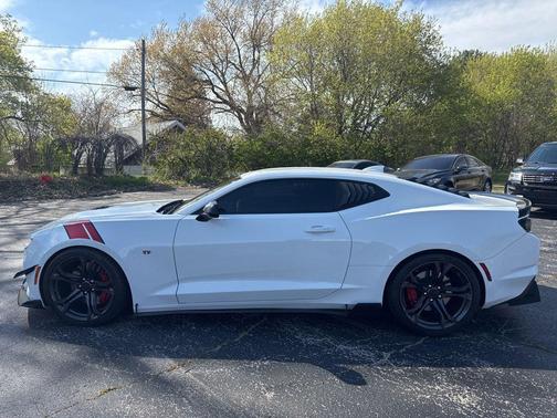 Summit White 2019 Chevrolet Camaro 1SS