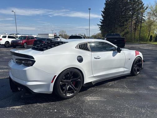 Summit White 2019 Chevrolet Camaro 1SS