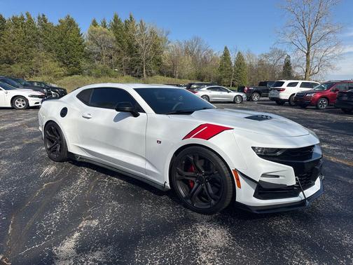 Summit White 2019 Chevrolet Camaro 1SS