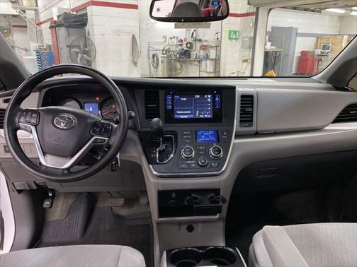 2017 Toyota Sienna LE